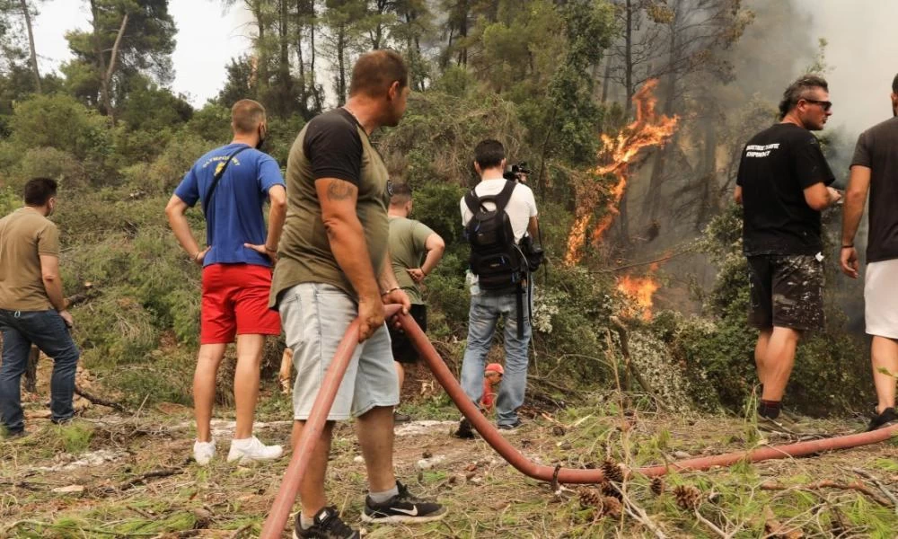 Εύβοια: Εκκενώνονται τώρα Αγία Άννα και Αγλάδι!